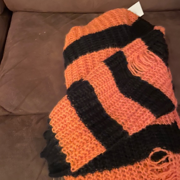 Sweater over sized striped sweater NEW with tags size LG - Picture 3 of 9